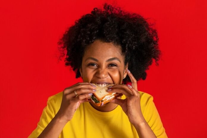 Tips to practice mindful eating (Source - Freepik)