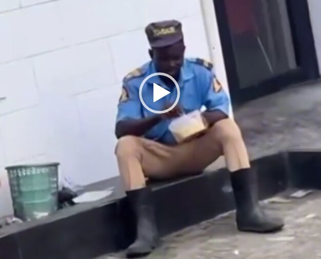 d6w9t2 Chicken Republic Security Seen Drinking Garri At Place Of Work