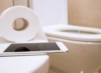 Why You Shouldn’t Sit On The Toilet For More Than 10 Minutes