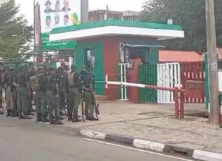 Police Take Over PDP Headquarters Ahead Of NEC Meeting