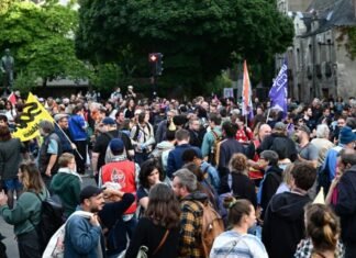 French Government Collapses