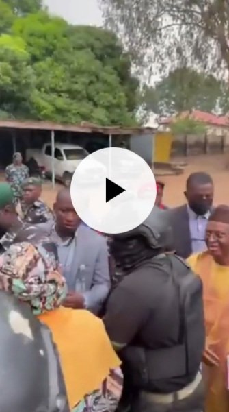 “Na kwana Baba” — Moment Nasir El-Rufai Arrives Kaduna High Court For Bail Application Ruling