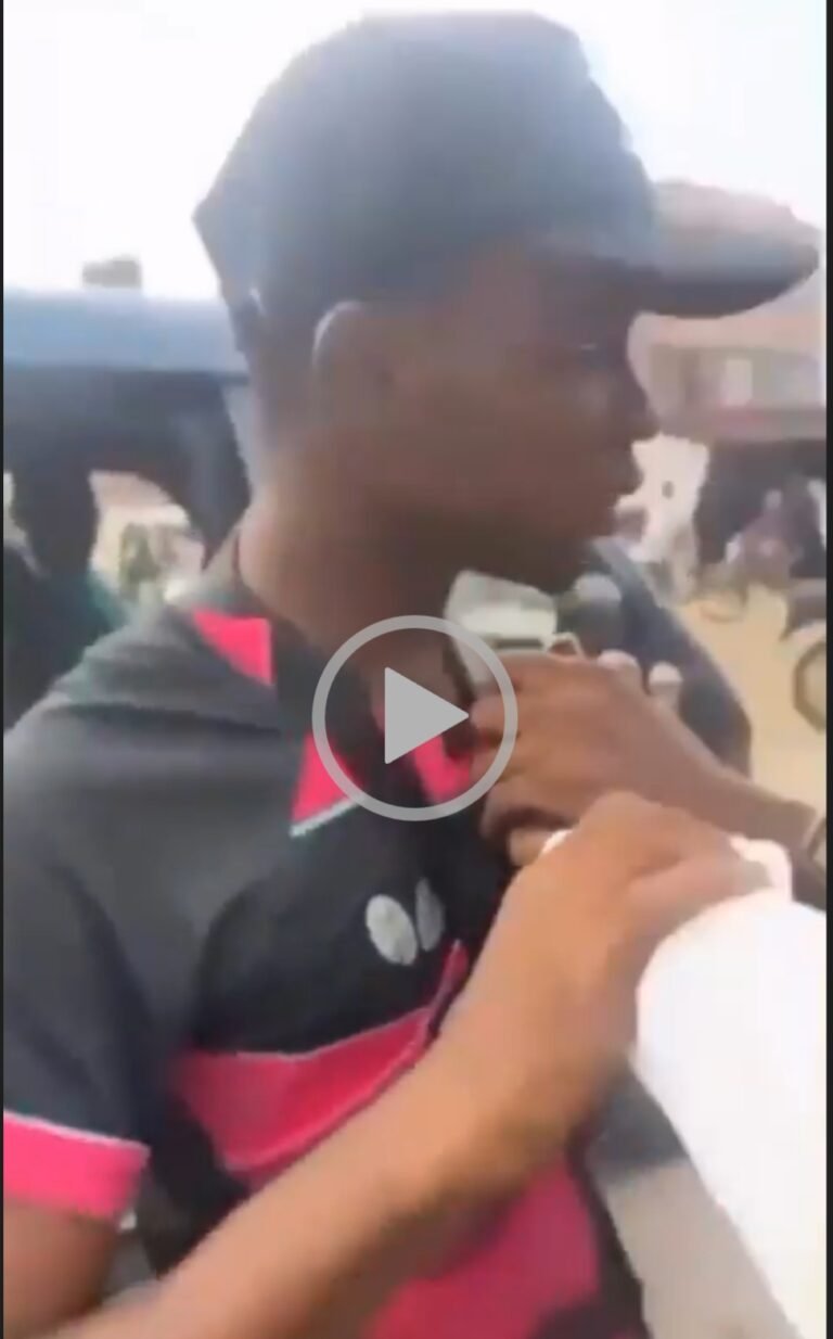 “You Dey Finger Me Inside Motor” — Drama As Lady Physically Confronts Man For Allegedly Touching Her Inappropriately Inside Public Vehicle [VIDEO]